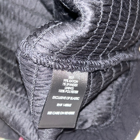 NWT TORRID CROP TOP - Picture 3 of 3